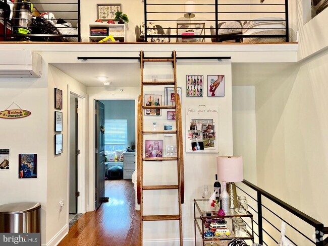 Building Photo - 6605 Ridge Ave Unit C Rental