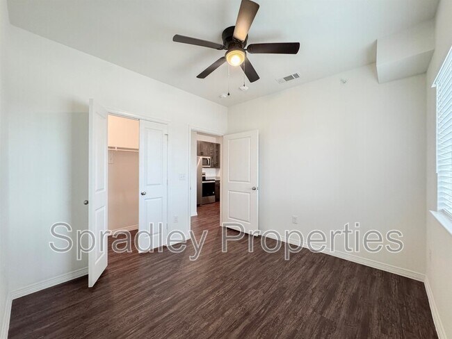 Photo - 1124 W Ave O Unidad CR 1307
