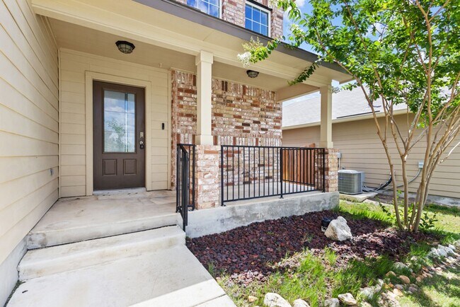 Photo - Charming Home Awaits: Spacious & Modern Living in a Prime Location