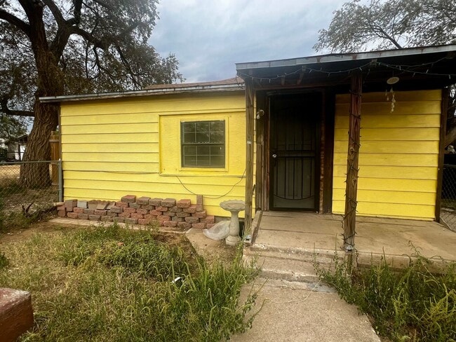 Building Photo - 3 Bedroom in Slaton Rental