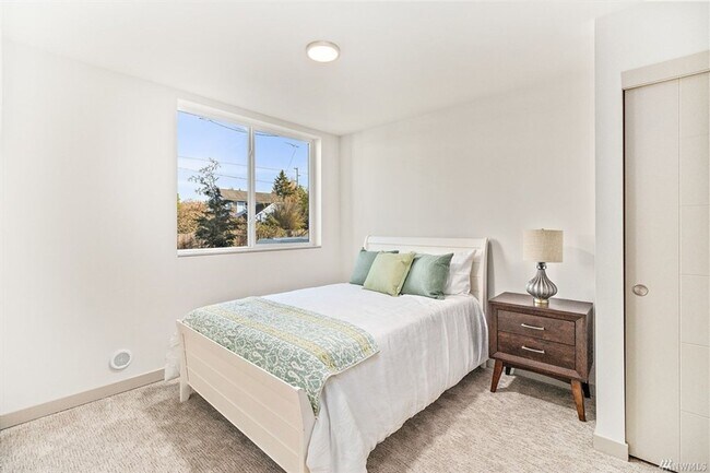 Photo - 3bd/2.25ba Seattle Townhome