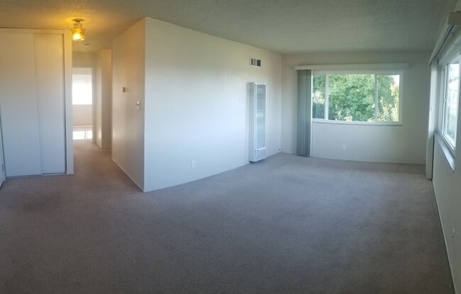 Photo - Utilities Included! Hayward 2-Bedroom with... Unidad 3