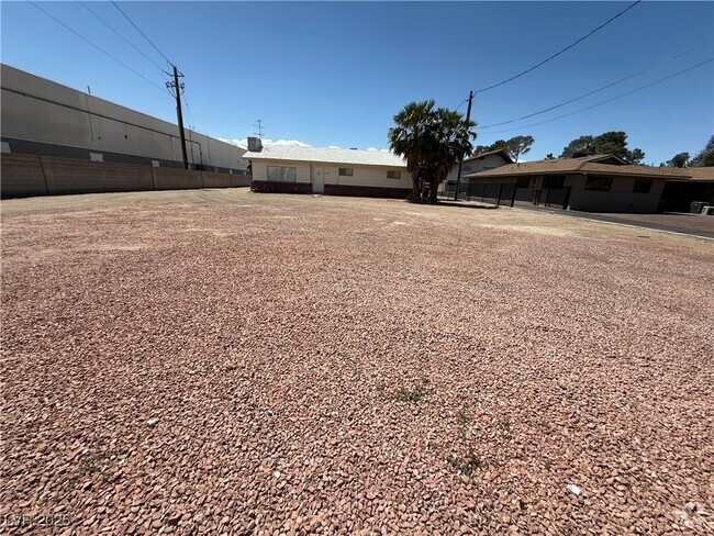 Building Photo - 5643 S Pecos Rd Rental