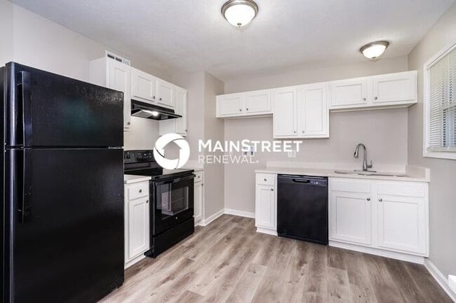 Photo - 3 Bedroom Pet-Friendly Home in Louisville, KY with Main Street Renewal