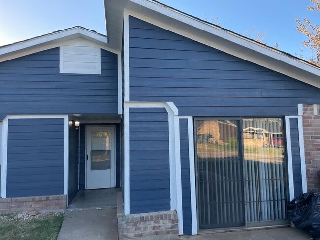 Building Photo - 1719 SW 14th St Rental