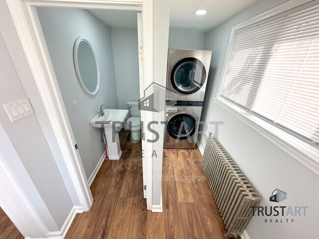 Photo - 437 Markle St