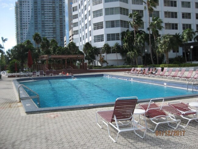 Building Photo - 999 Brickell Bay Dr Unit 608 Rental