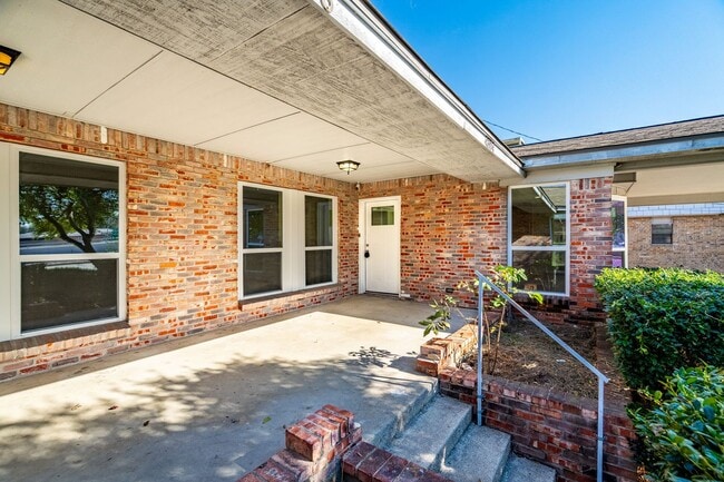 Photo - SW Loop 820 - 4304/4306 *Lease Up Only* Unidad 4304