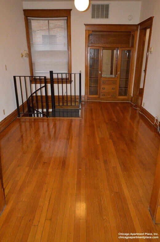 Building Photo - 3912 N Greenview Ave Unit 1