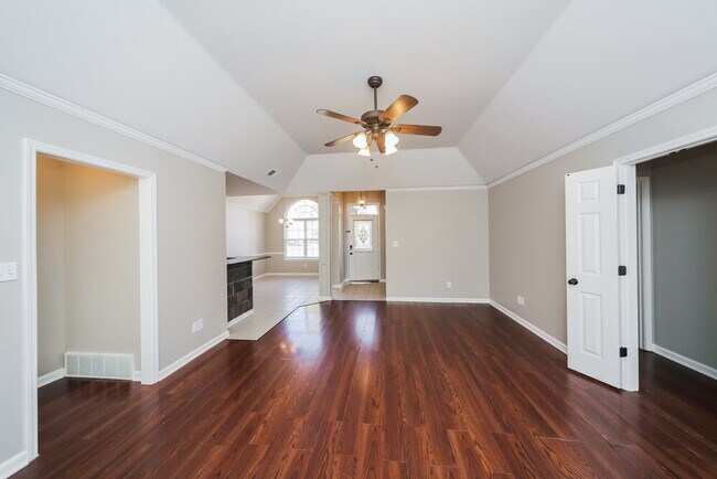 Photo - 1436 Siskin Dr