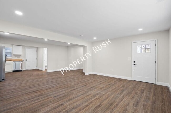 Photo - 105 White Oak St