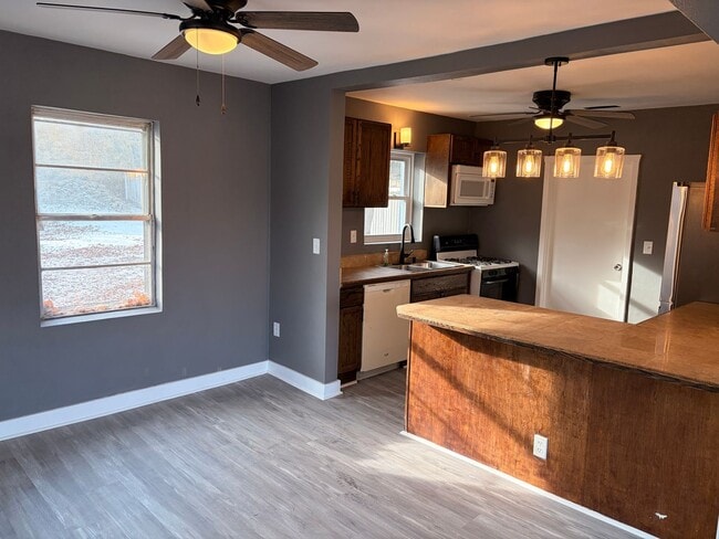 Photo - Cozy 2-Bedroom Home In a Peaceful Neighborhood!