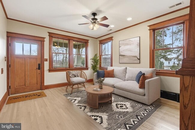 Photo - 2400 Valley Way