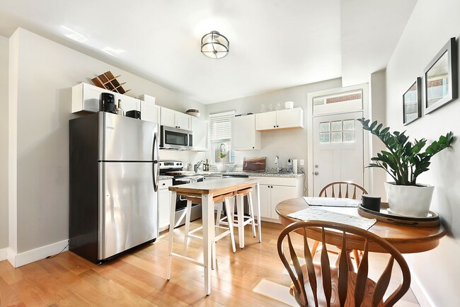 Building Photo - Completely remodeled 2 bedroom/office in Lawrenceville