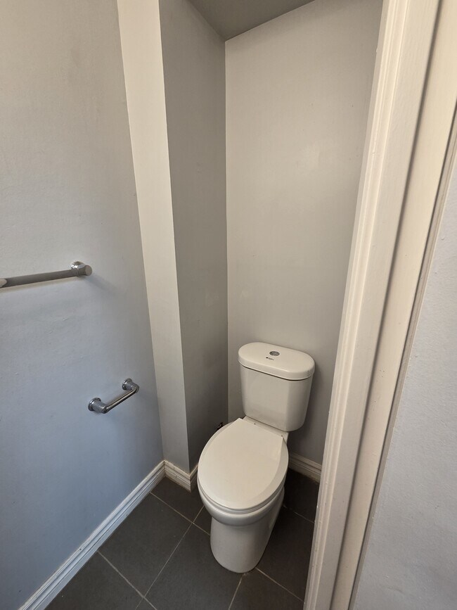 Photo - 457 Albert St Unit 2