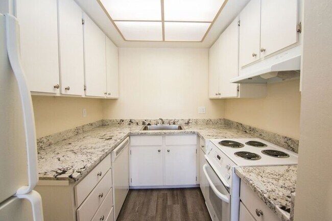 Photo - Twelve Oaks Apartments