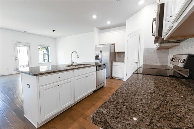 Photo - 7095 Gladstone Cir