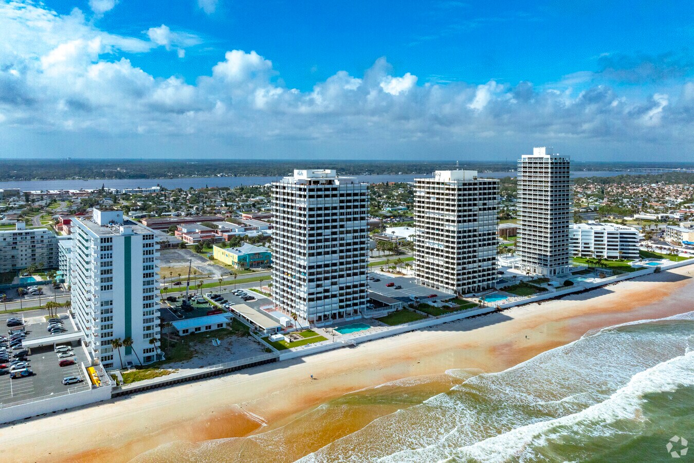 Contexto aéreo - The Aliki Condominium