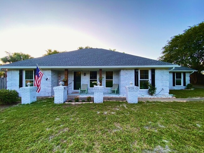 Building Photo - 220 Wynnehaven Beach Rd