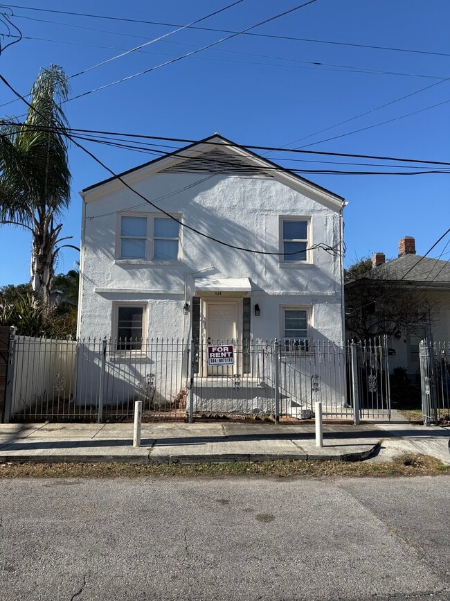 Building Photo - 614 Fourth St Unit 614