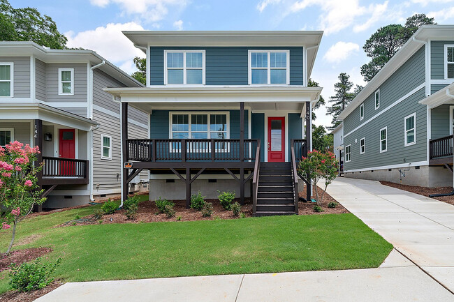 Redfield-Villages-Apartment-Homes-Near-NC-State-140-Faircloth-Exterior-Front-Lawn-Landscaping - Redfield Villages