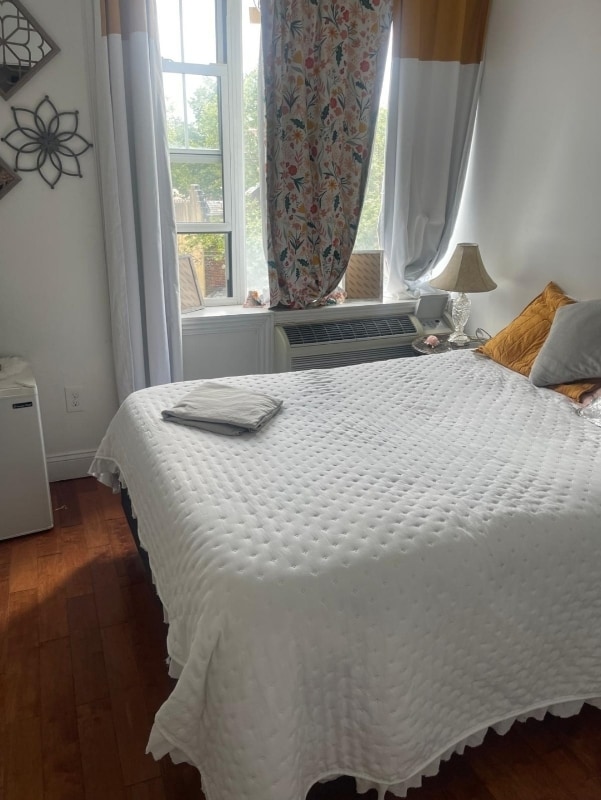 Photo - 3243 Irwin Ave