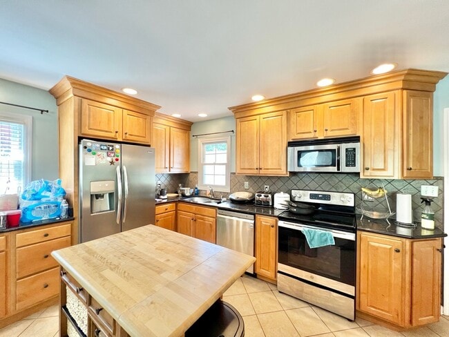 Photo - 323 E Lowry Ln