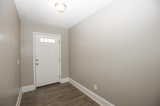 Photo - 111 Lightwater Dr