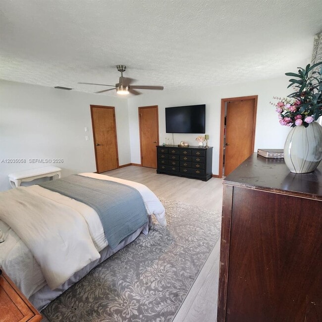 6101 Palmetto Dr