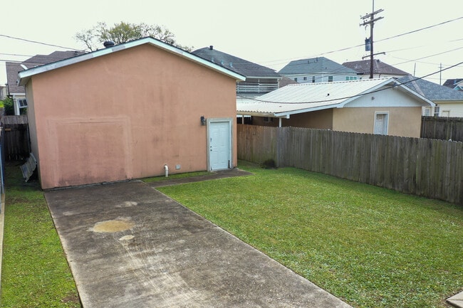 Photo - 6749 General Haig St