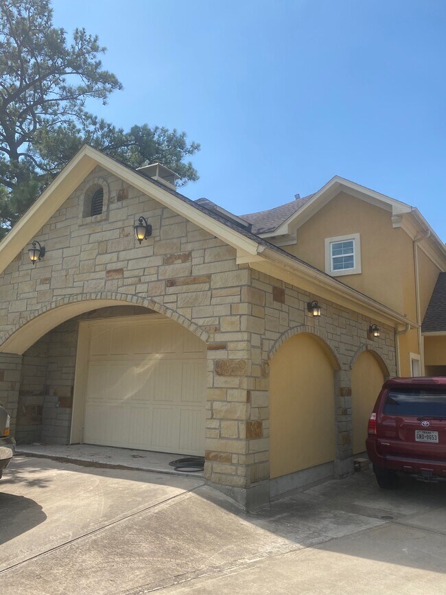 outside of apartment - 305 Hughes Rd Unit #1