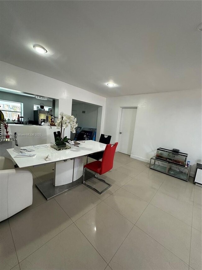 Photo - 16030 Miami Dr