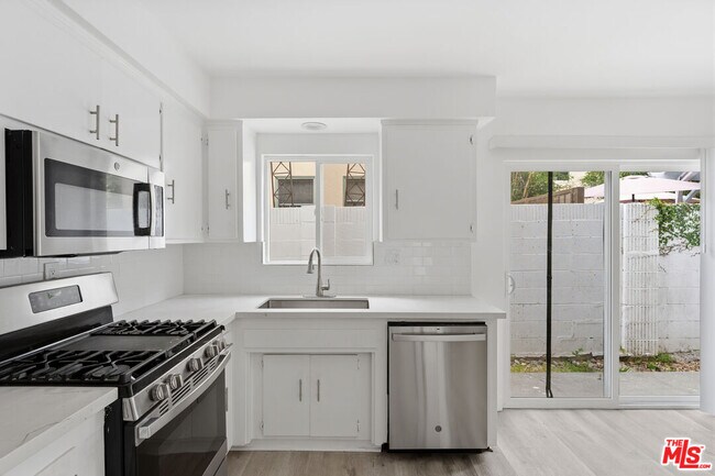 Photo - 825 S Detroit St Unit 3