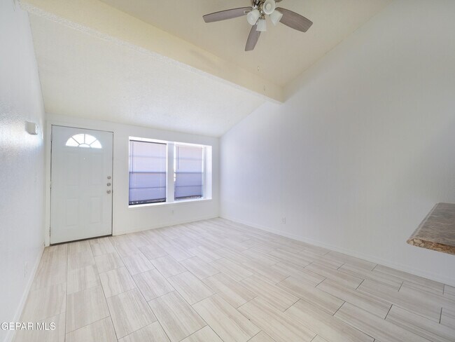 Photo - 1901 Lake Omega St