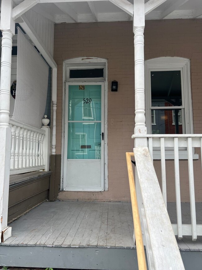 Building Photo - Old World Charm Lancaster City 4 bedroom 1... Rental