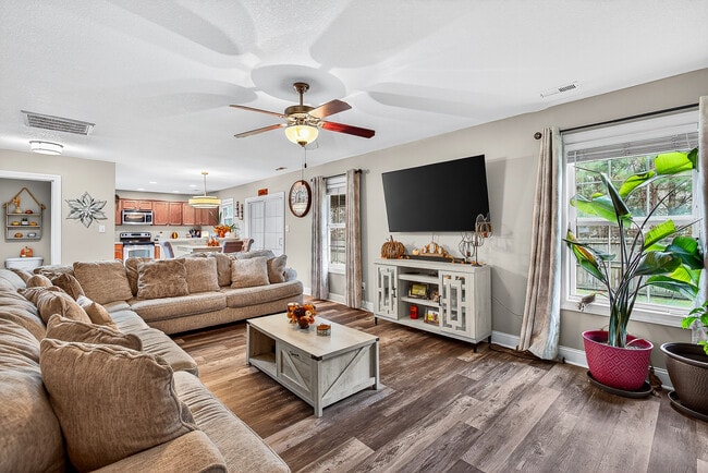 Photo - 307 Brunswick Dr