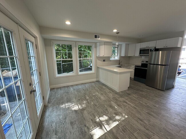 Photo - 1083 Whalley Ave Unit B