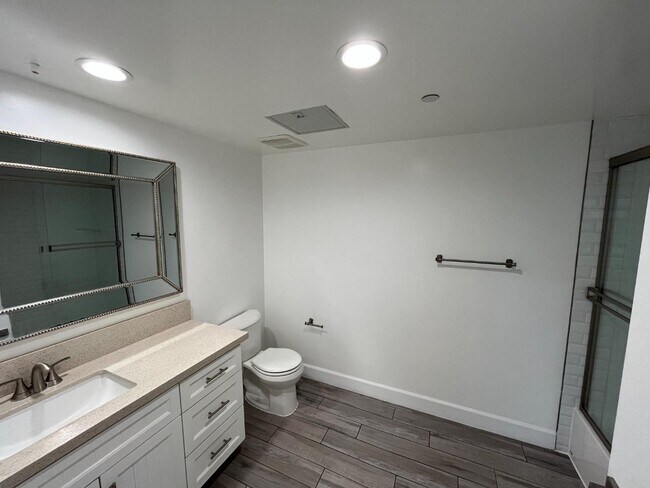 Photo - 14915 Roscoe Blvd