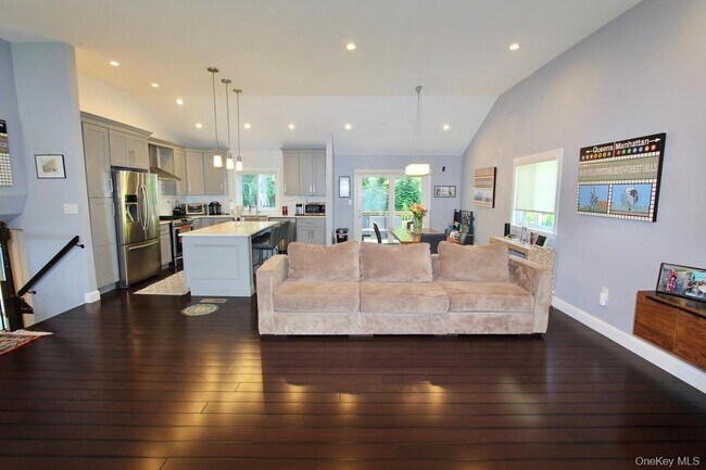 Photo - 83 Executive Dr