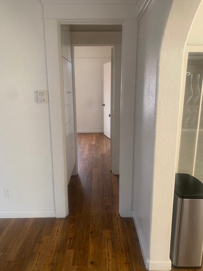 Photo - 1033 E 4th St