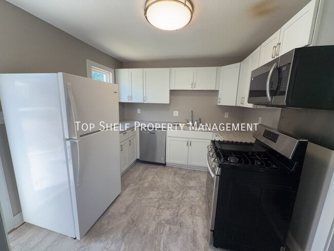 Photo - 915 E Washington Ave