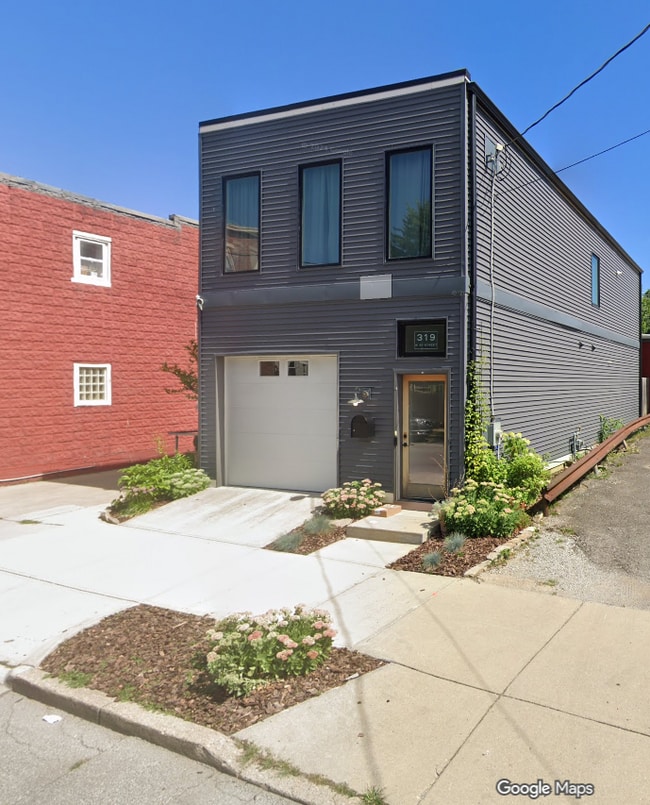 Building Photo - 319 W 9th St Unit 1