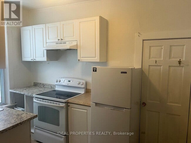 Photo - 277 Bronson Ave