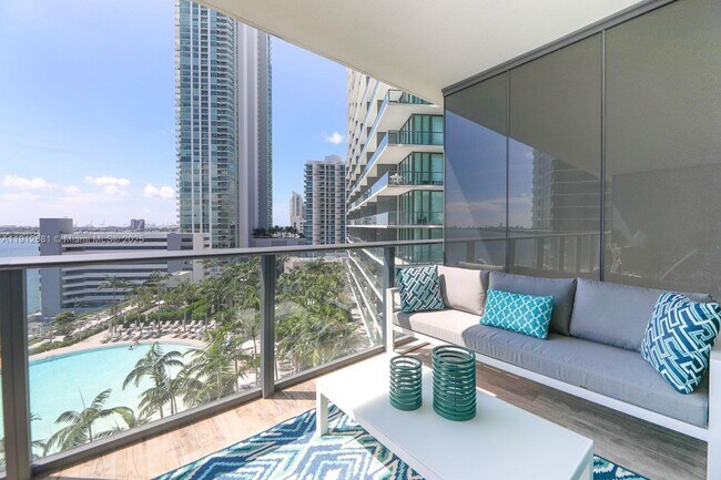 Photo - 650 NE 32nd St Unidad 1002