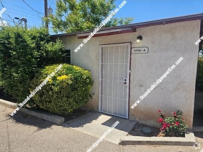 Building Photo - 1206 Unit 1206A Lead SE Rental