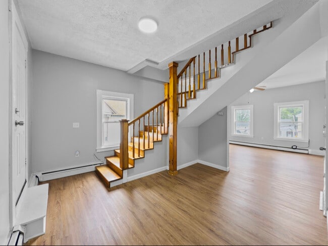 Photo - 931-933-933 Essex St Unit 931-2