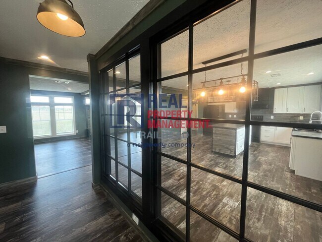 Photo - 3 Bed / 2 Bath Farmhouse Styled Home – Move In Ready