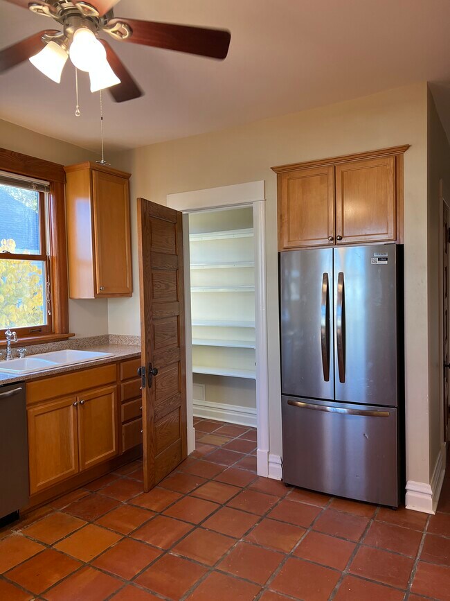 Photo - 2231 N Monticello Ave Unidad 2