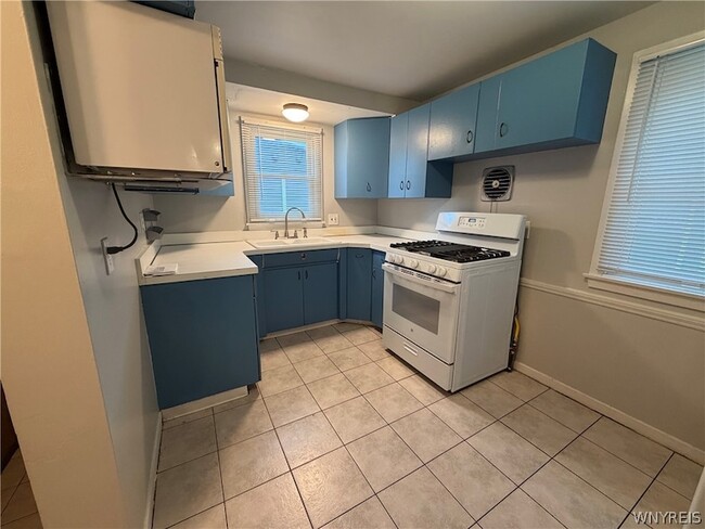 Photo - 767 St Lawrence Ave