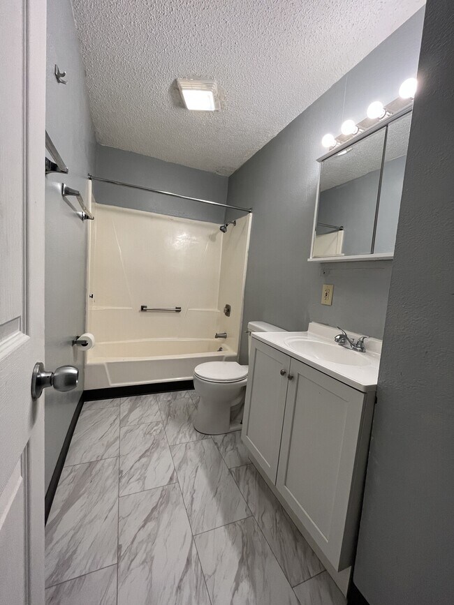 Photo - 619 Walnut Ave. Unit 6